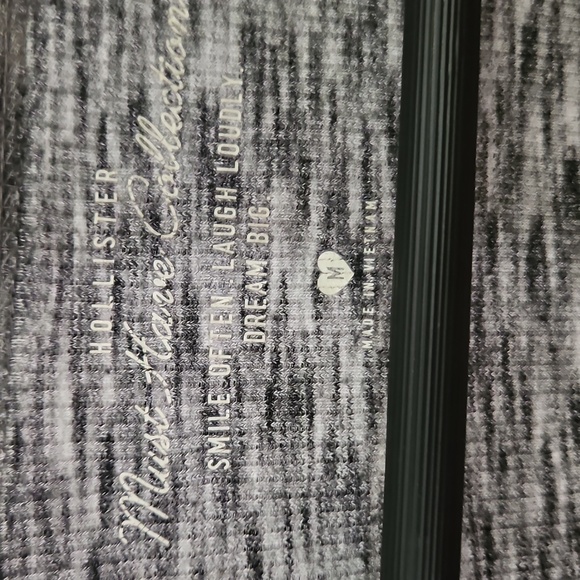 Hollister Must Have Collection Gray Henley With Gathered Front Size Med - Picture 5 of 9